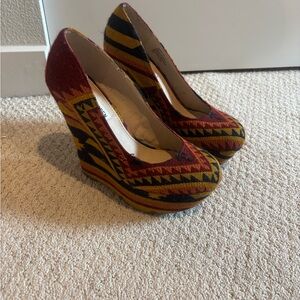 Steve Madden native print wedges size 7